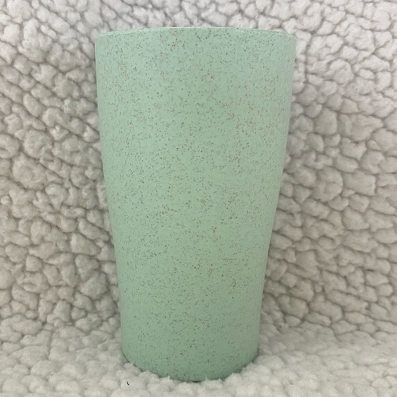 4 Lightweight Stackable Wheat Drinking Cups - Picture 5 of 6